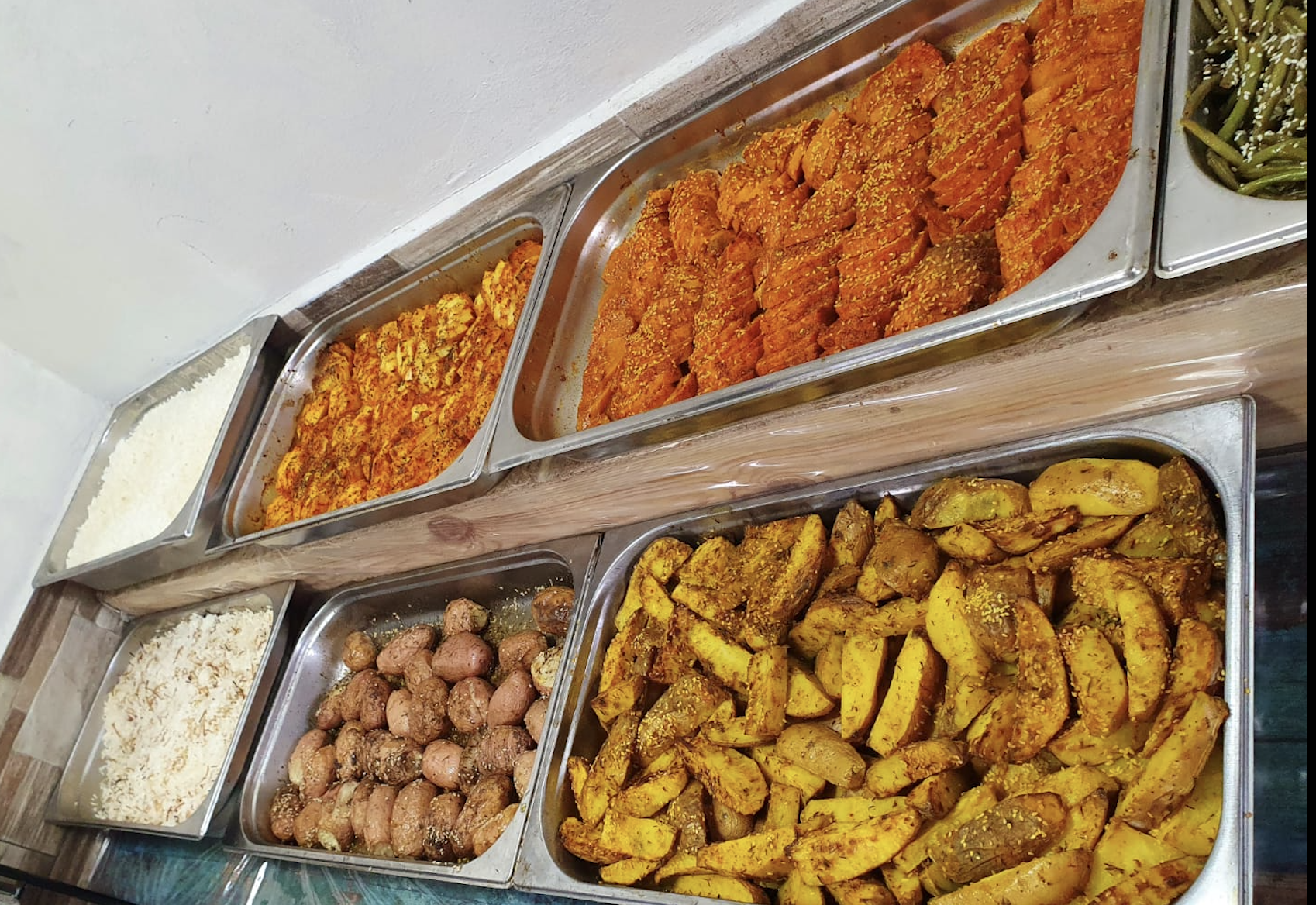 מגוון מנות ותוספות